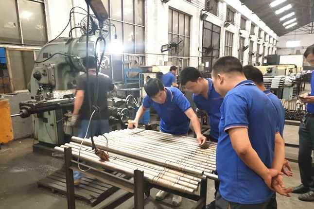 半岛在线体育网-半岛(中国)每周对各个工序进行质量监督检验的现场。